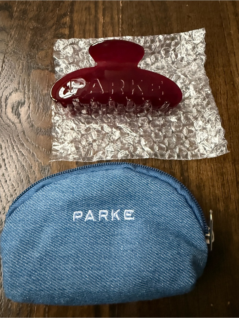 Parke Hair Claw Clip maroon with Blue Pouch